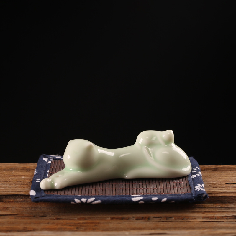 Handmade Lazy Cat - Celadon (Send 1 Tube of Incens