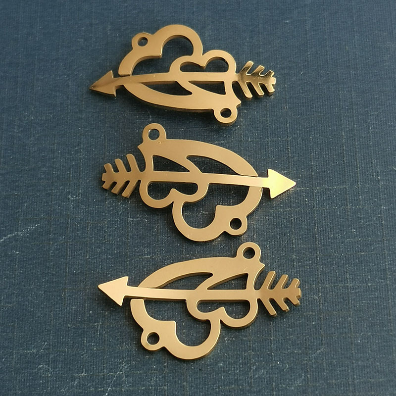 3:gold pendant