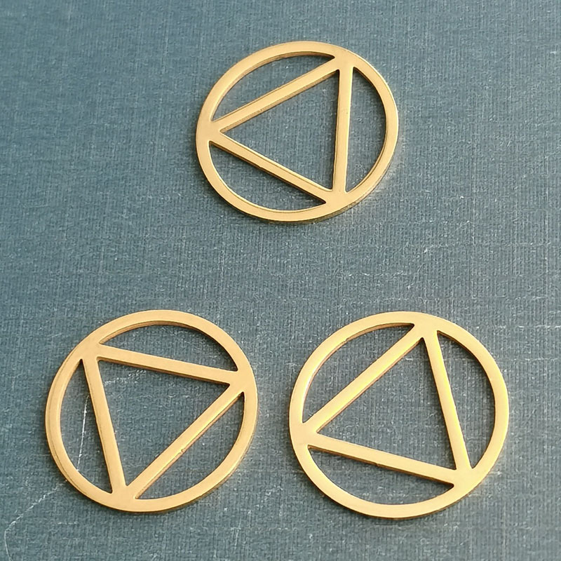 3:gold pendant