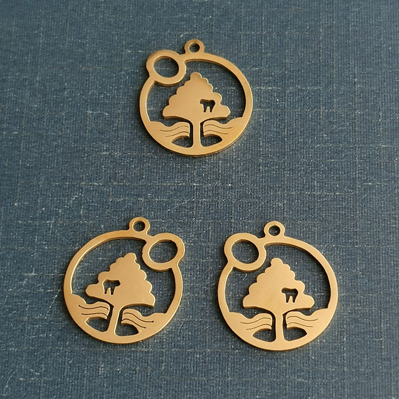 3:gold pendant