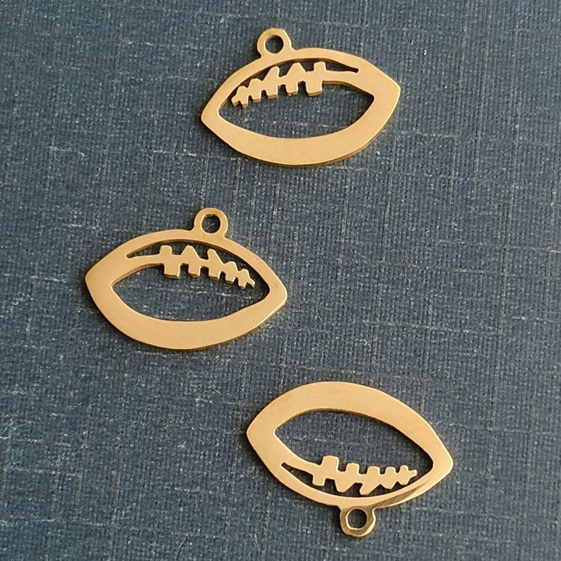 3:gold pendant