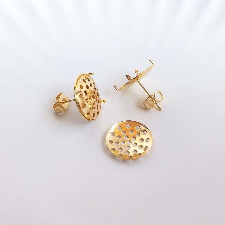 18K disc shower head 14mm ear studs, a pair of 2,