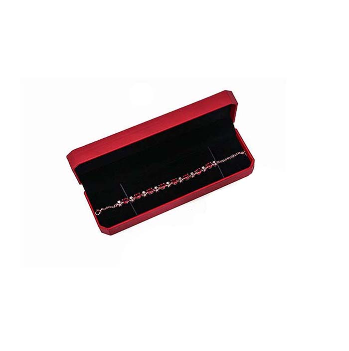 Long chain box of 21 x6. 8 x4. 7 cm