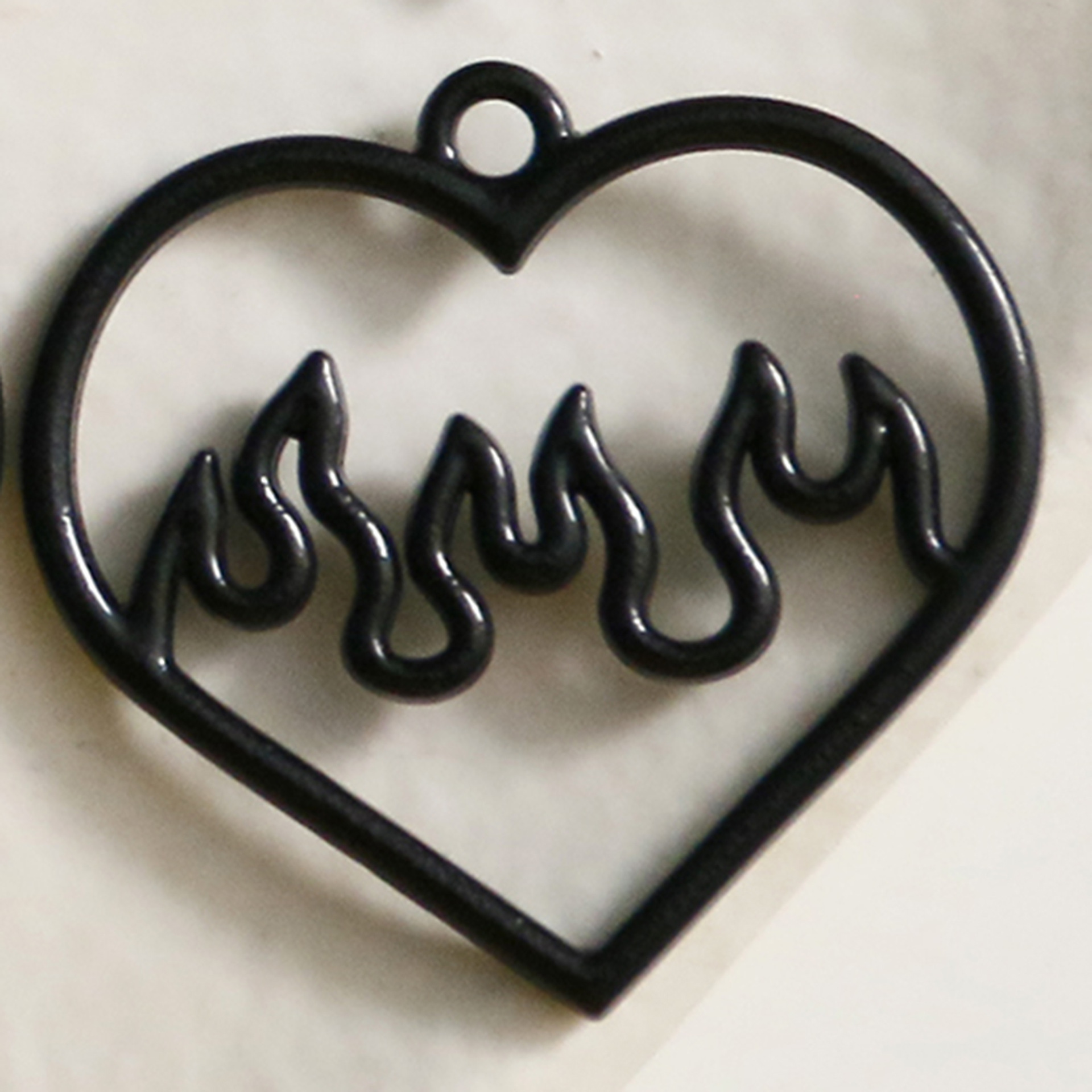 6:heart black29*28mm