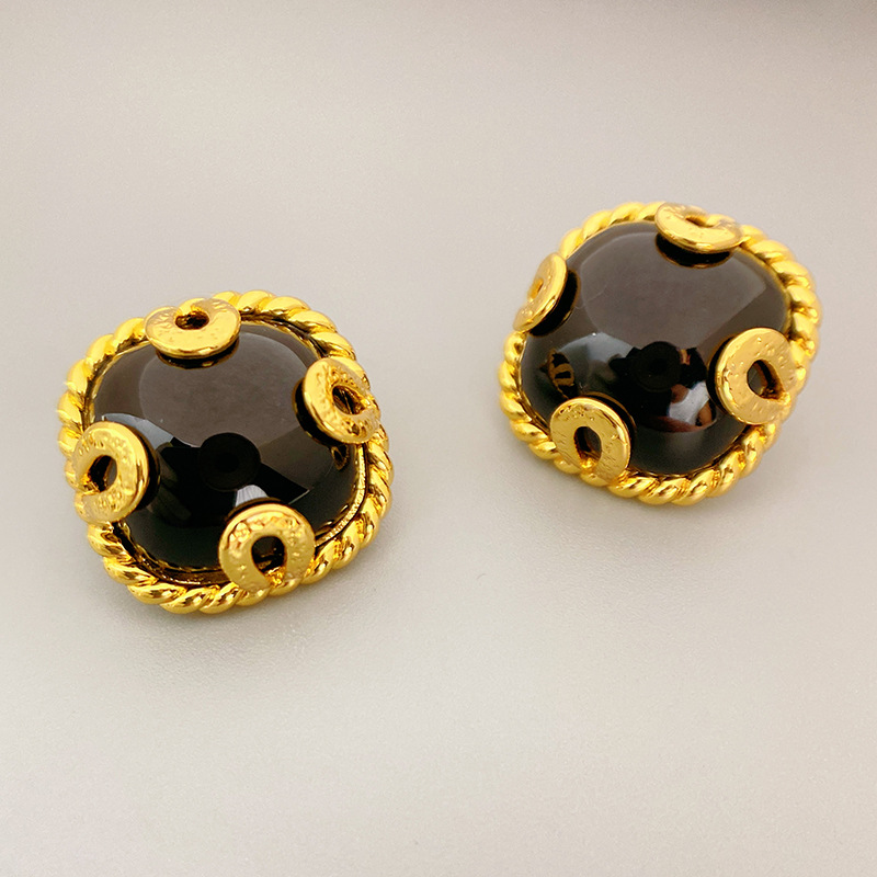 Black ( earrings )