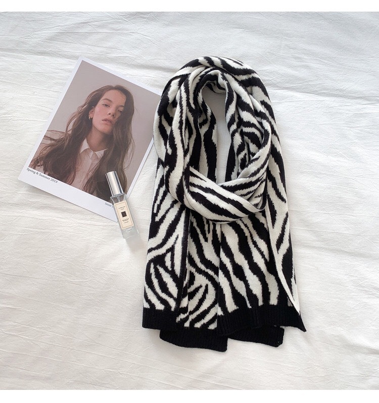 Zebra print black and white