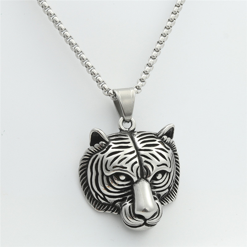 2:Silver pendant necklace