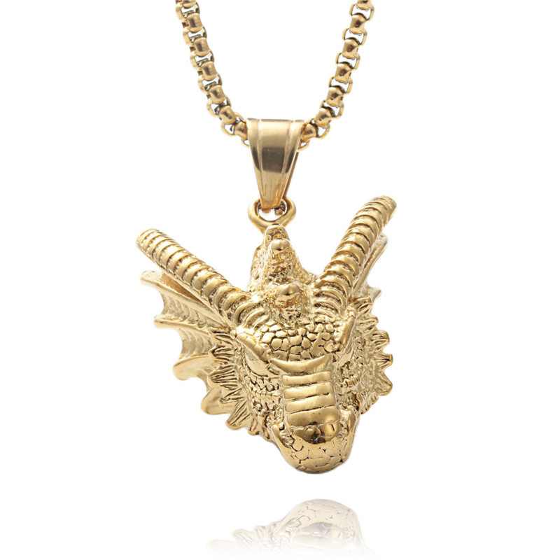 4:Gold pendant necklace