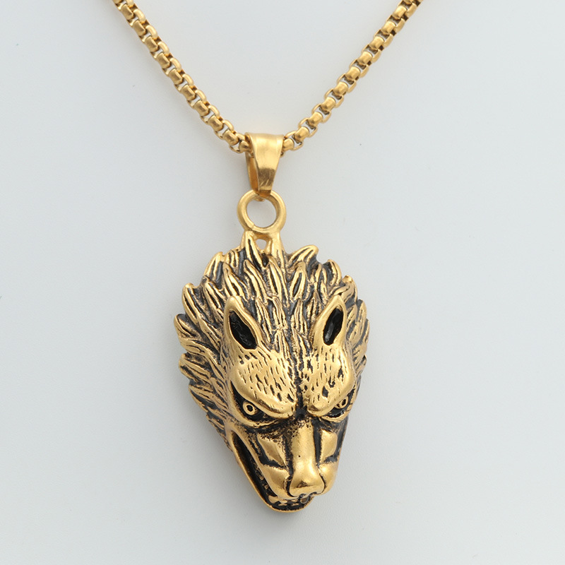 Gold pendant necklace