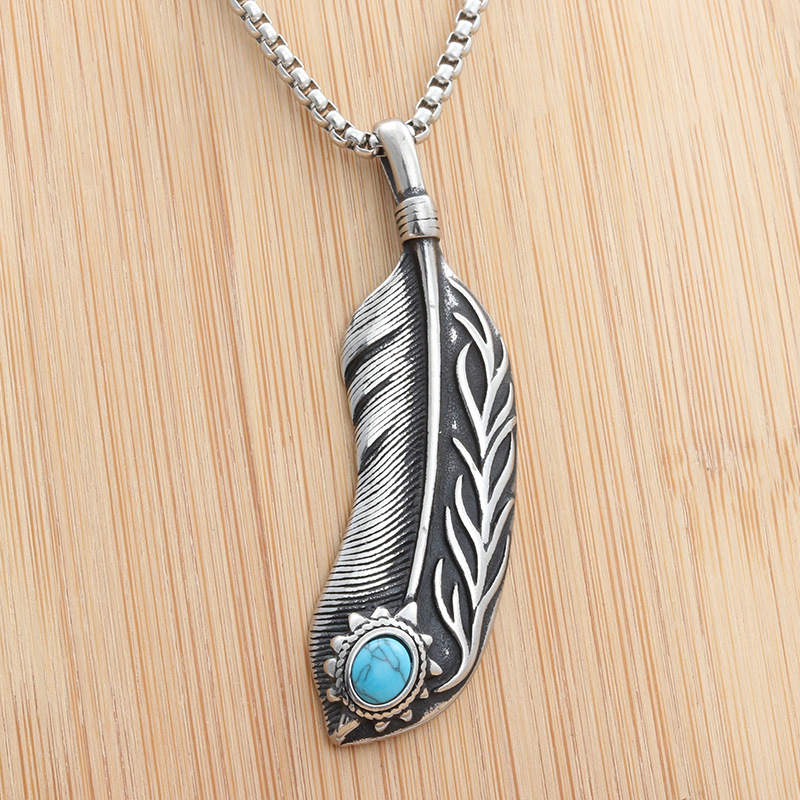 Silver pendant necklace