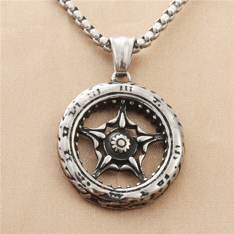 Pendant necklace