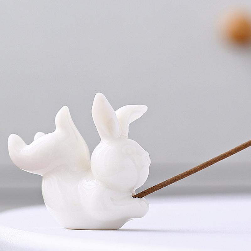 Jade rabbit flies to the moon (white porcelain) Jade rabbit flies to the mo 5.5*2*4cm