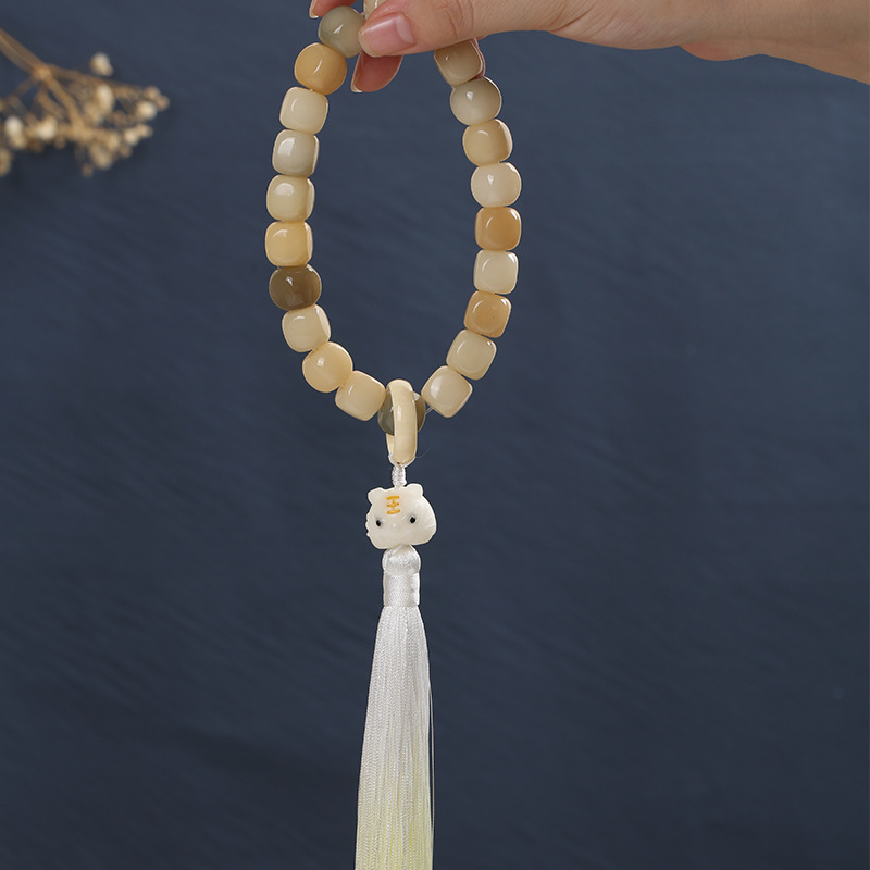 1:Light yellow hexagonal hand tassel section