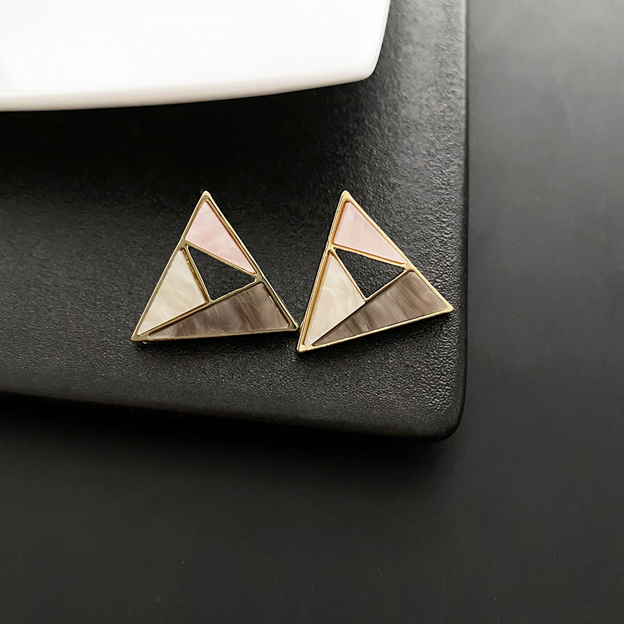 Triangular grey white pink 25.1x21.6mm