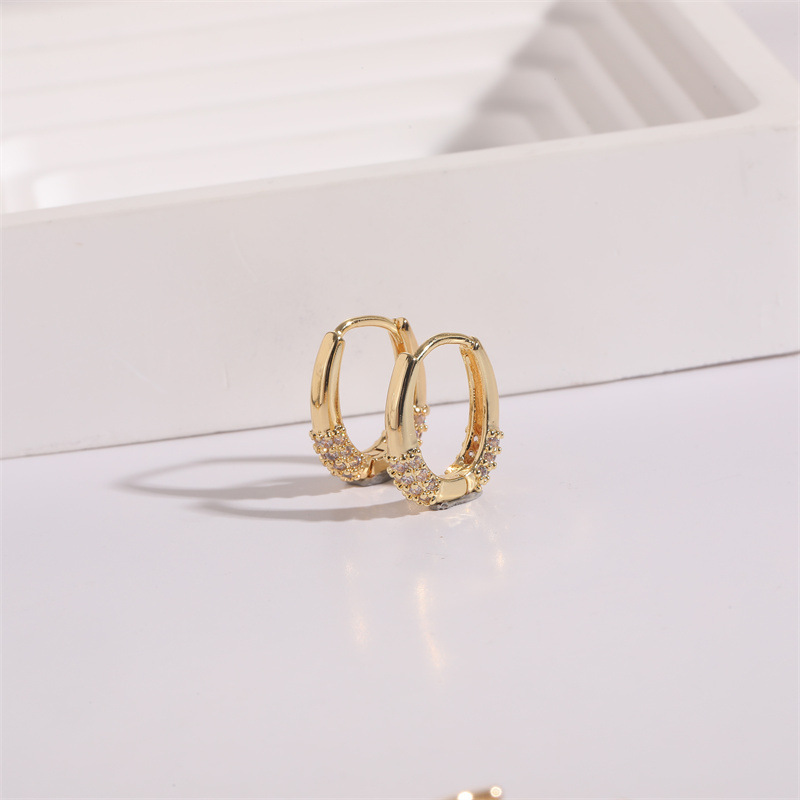 Medium U-shaped earrings