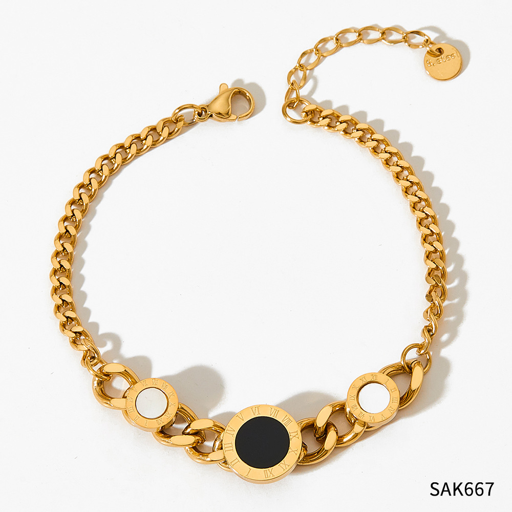 3:The SAK667 bracelet is gold