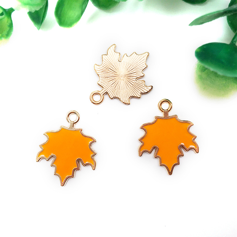 2:orange maple leaf 18x23mm