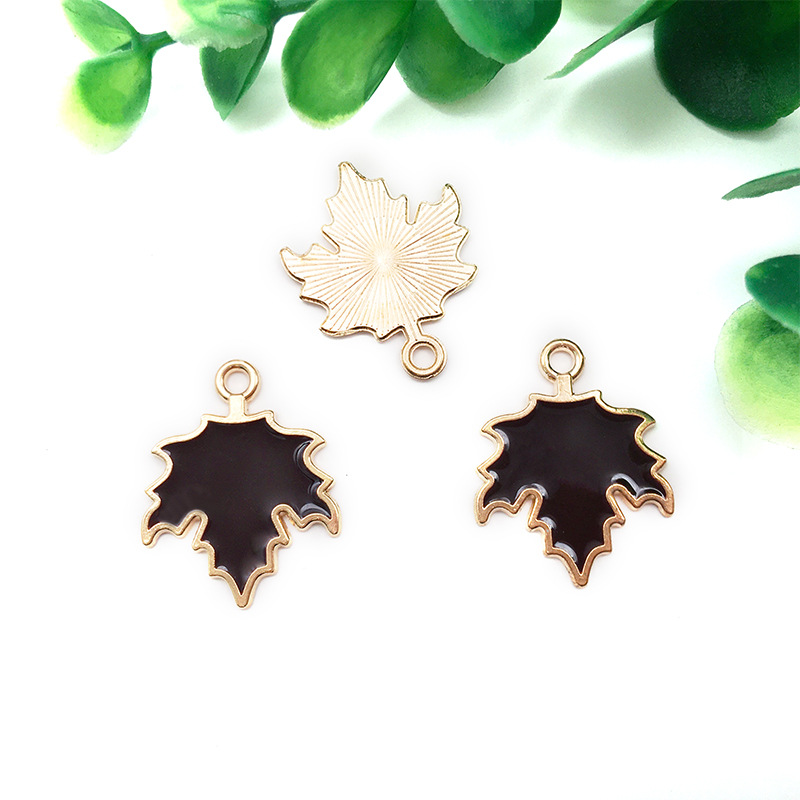 3:black maple leaf 18x23mm