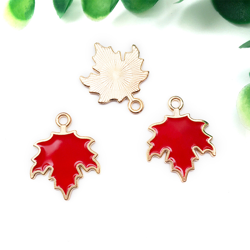 red maple leaf 18x23mm