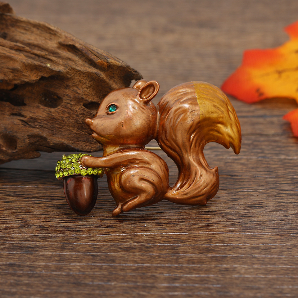 Pine nut squirrel 48x34mm