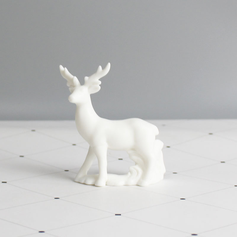 4:Standing deer (9*3*9CM)