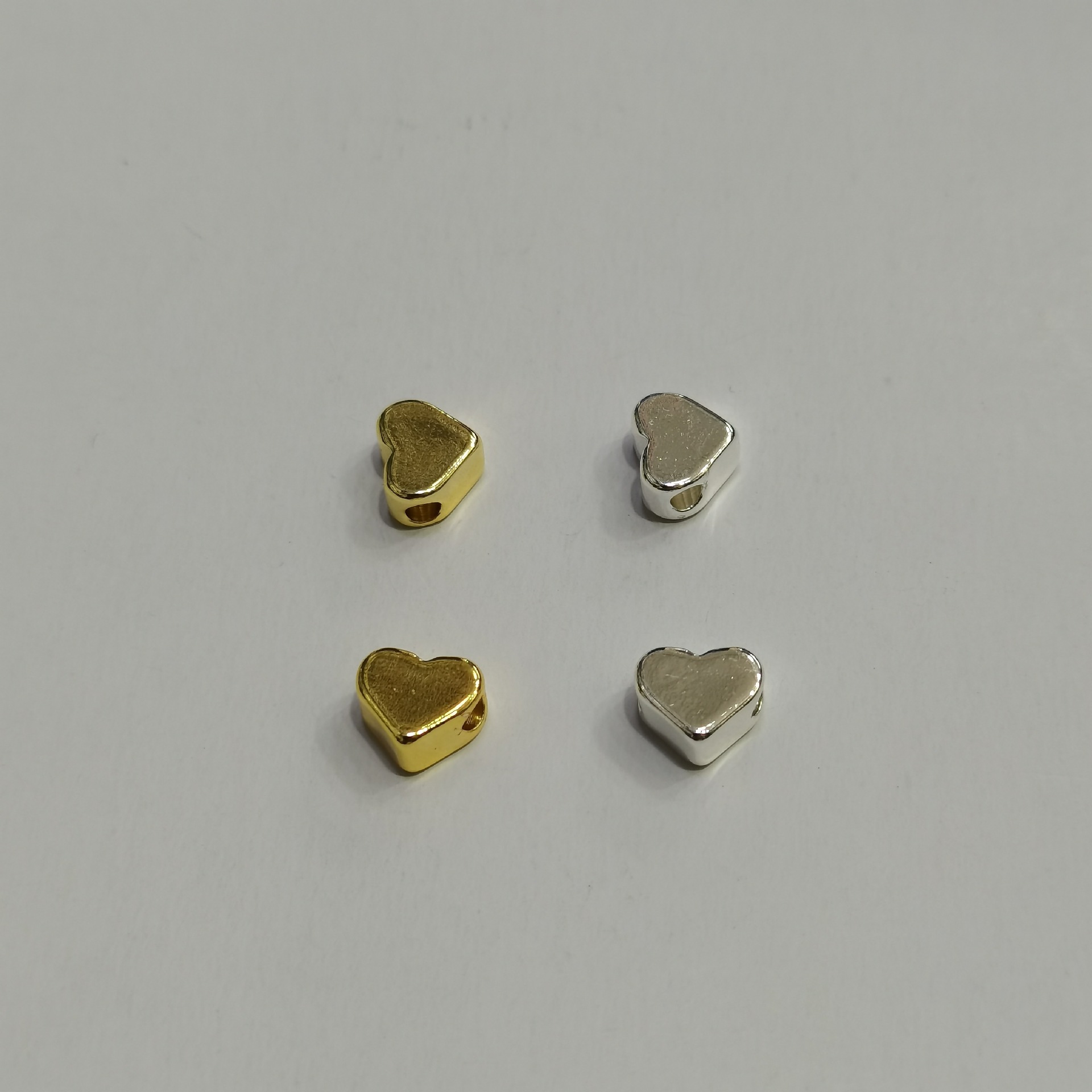 A 6.9x5.9mm 18K Gold