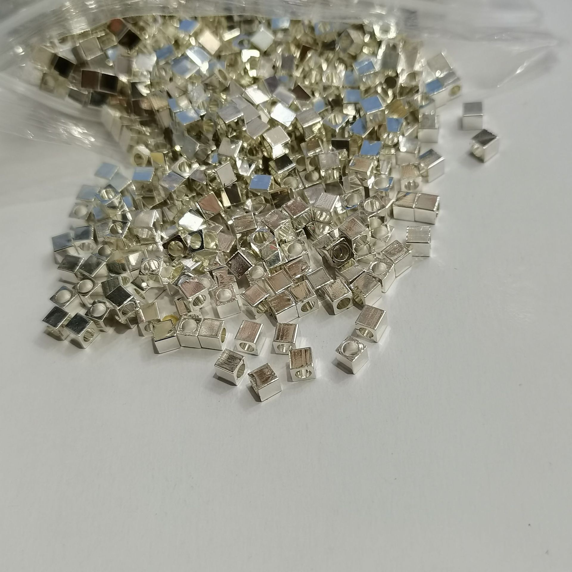 silver 2x2mm