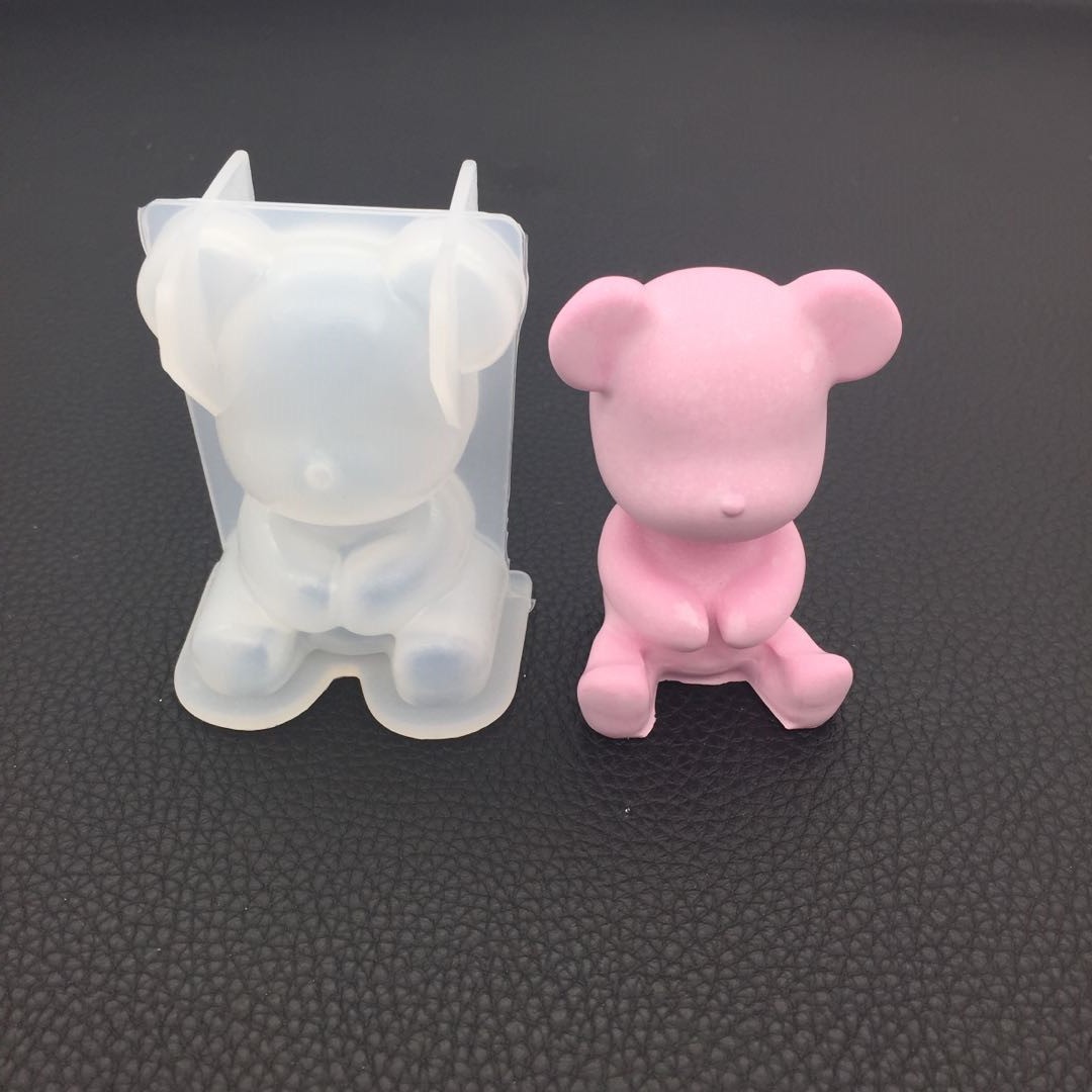 Mirror three-dimensional holding bear mold