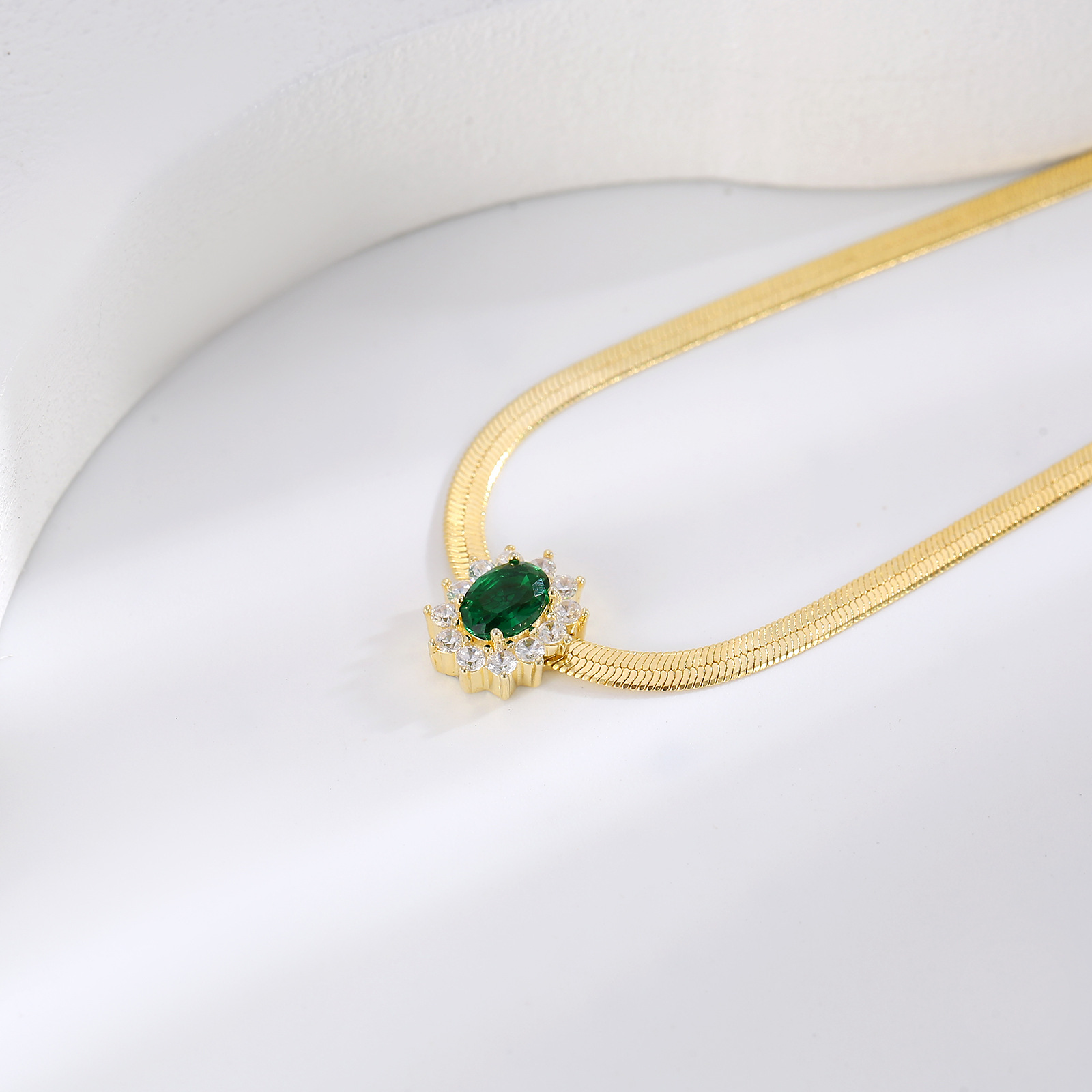 Green diamond gold chain