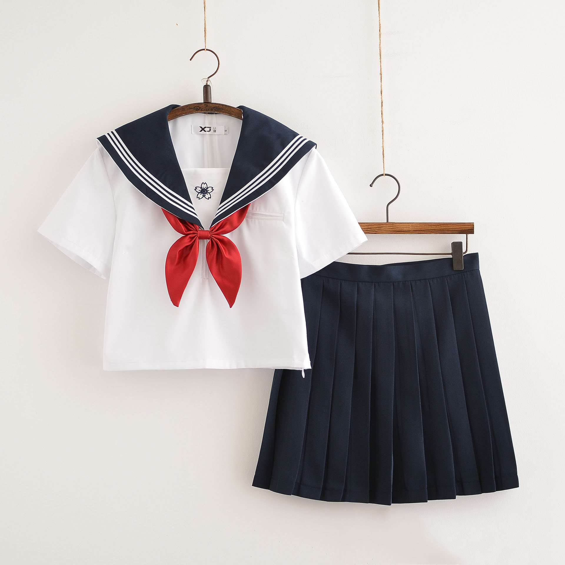 Blouse and skirt ( goldfish knot )