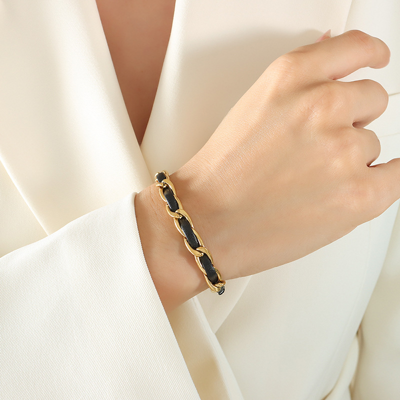 2:E200- Gold Bracelet -15 5cm