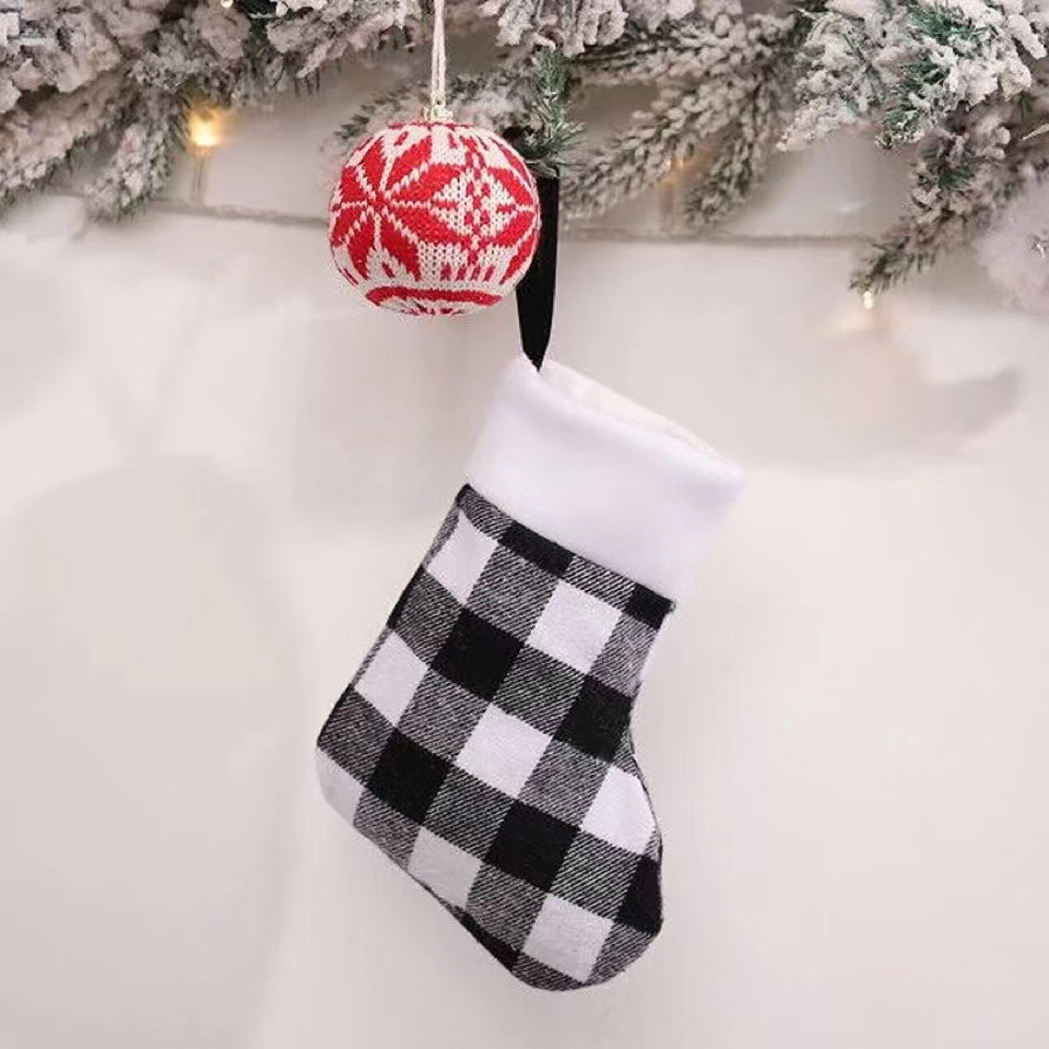 E-W41 small black and white checked socks 19cm