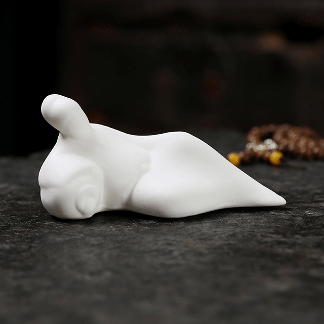 4:White porcelain - Lying style 9.2*3.5*4.7cm