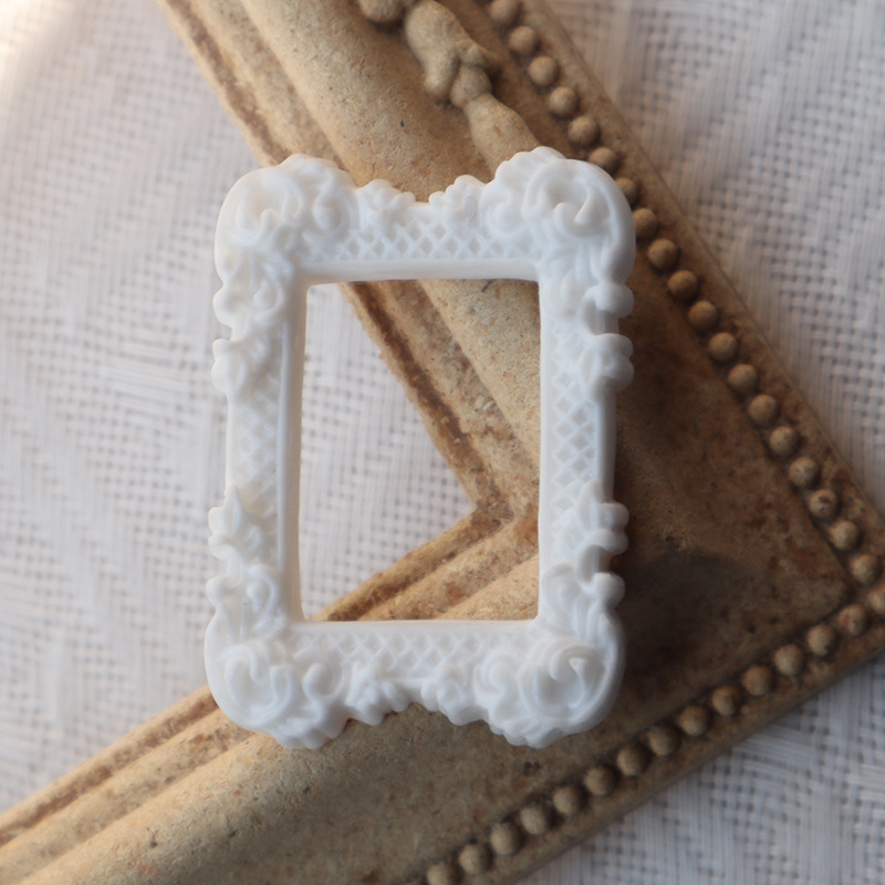 Small white square photo frame 3.4x4.7cm