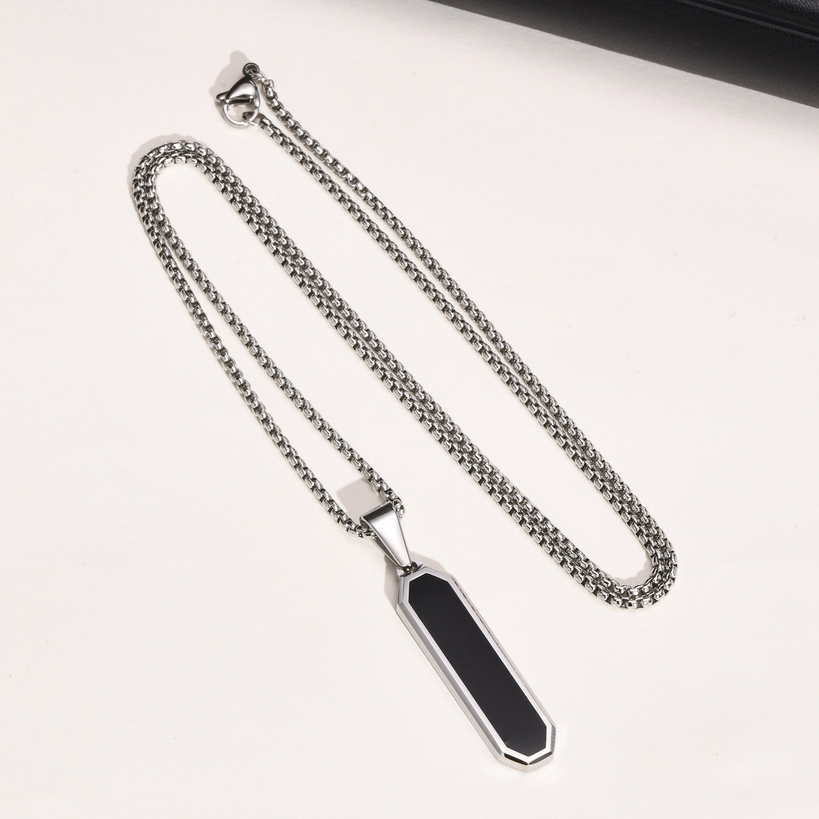 PN-1760 Pendant + necklace