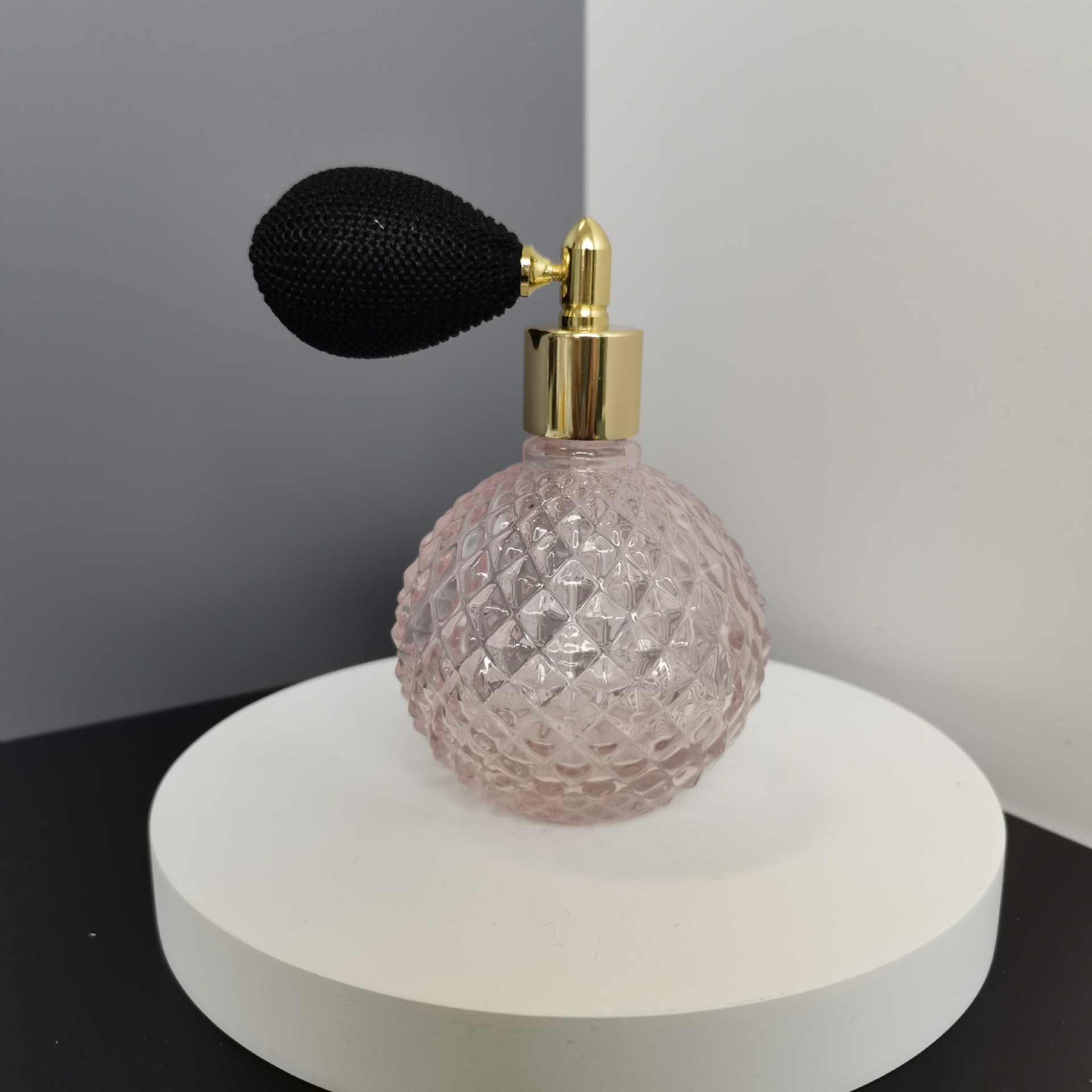 Pink bottle body golden nozzle black air bag