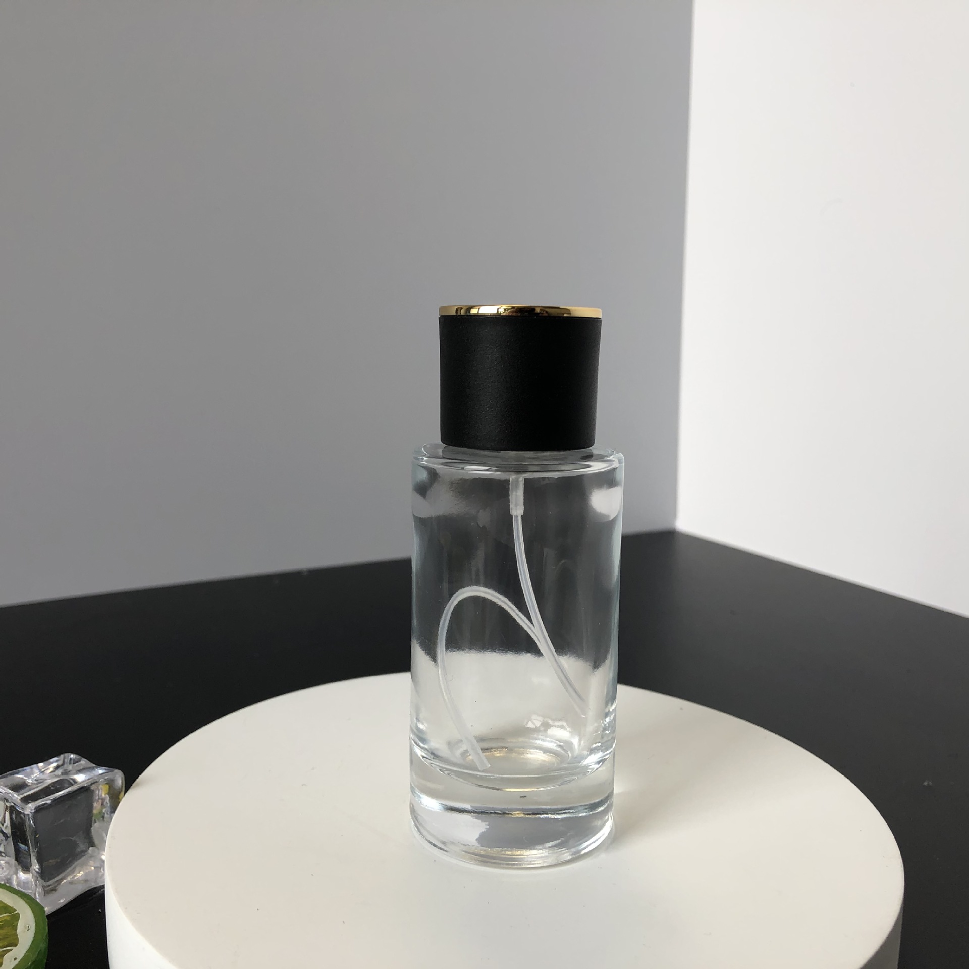 Black gold cap 100ml:11.2x5.2cm