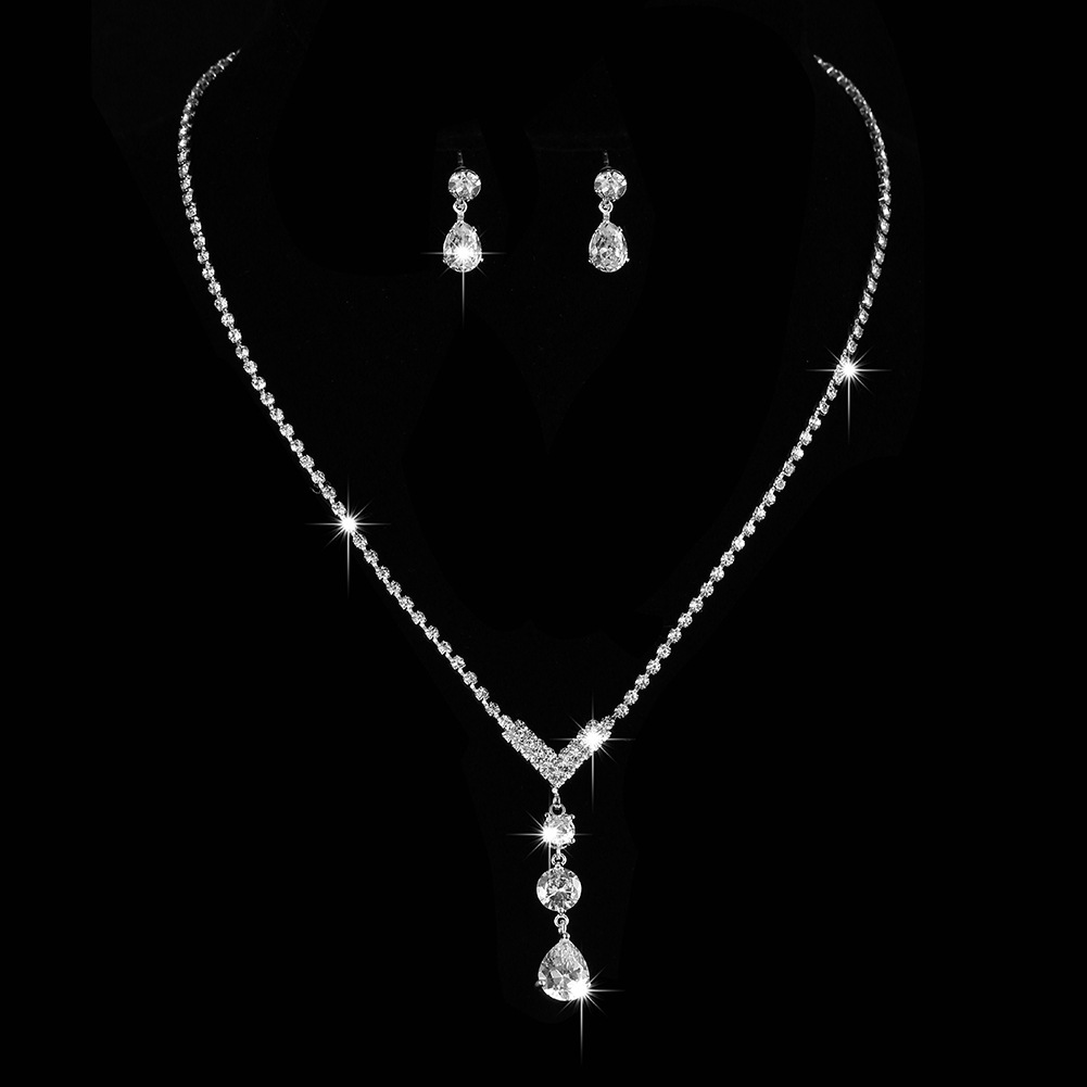 Necklace earrings set