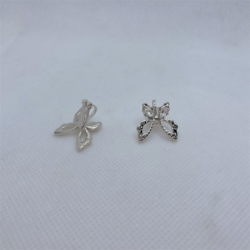 Silver ear clip