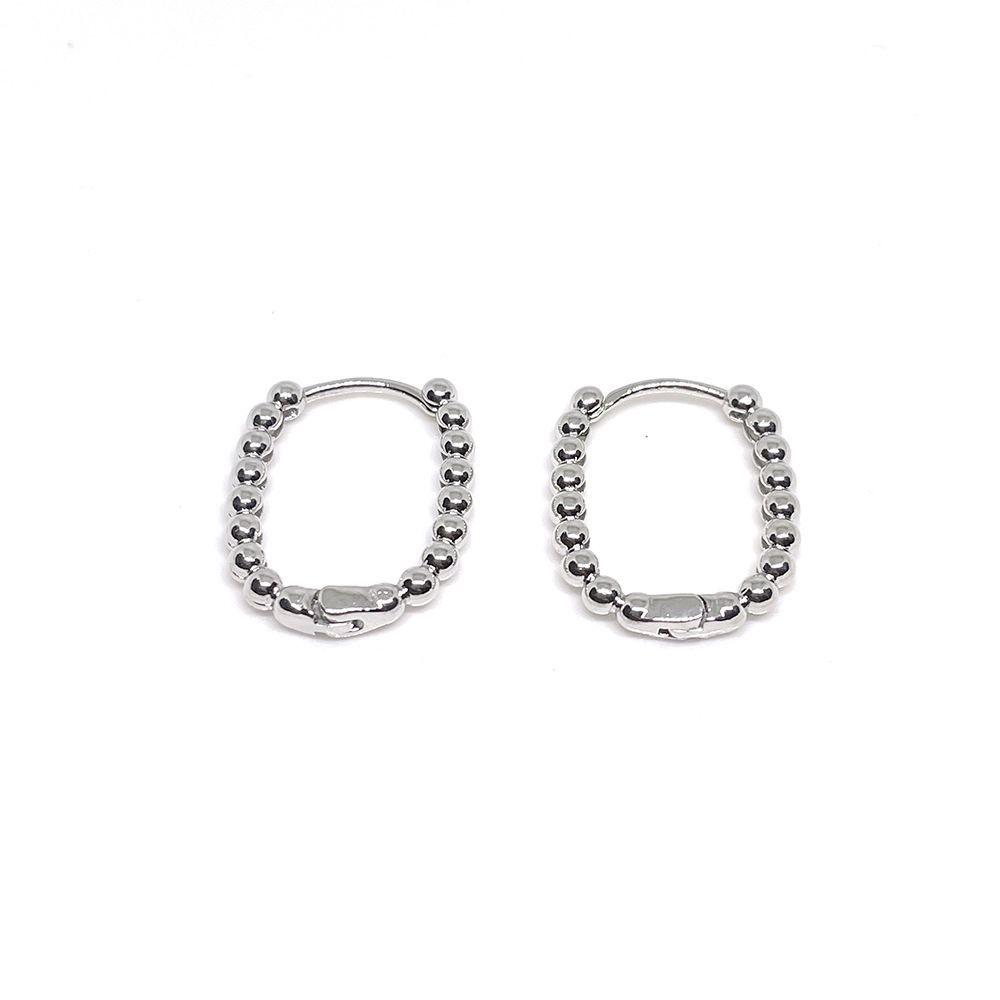 4:White gold oval earrings