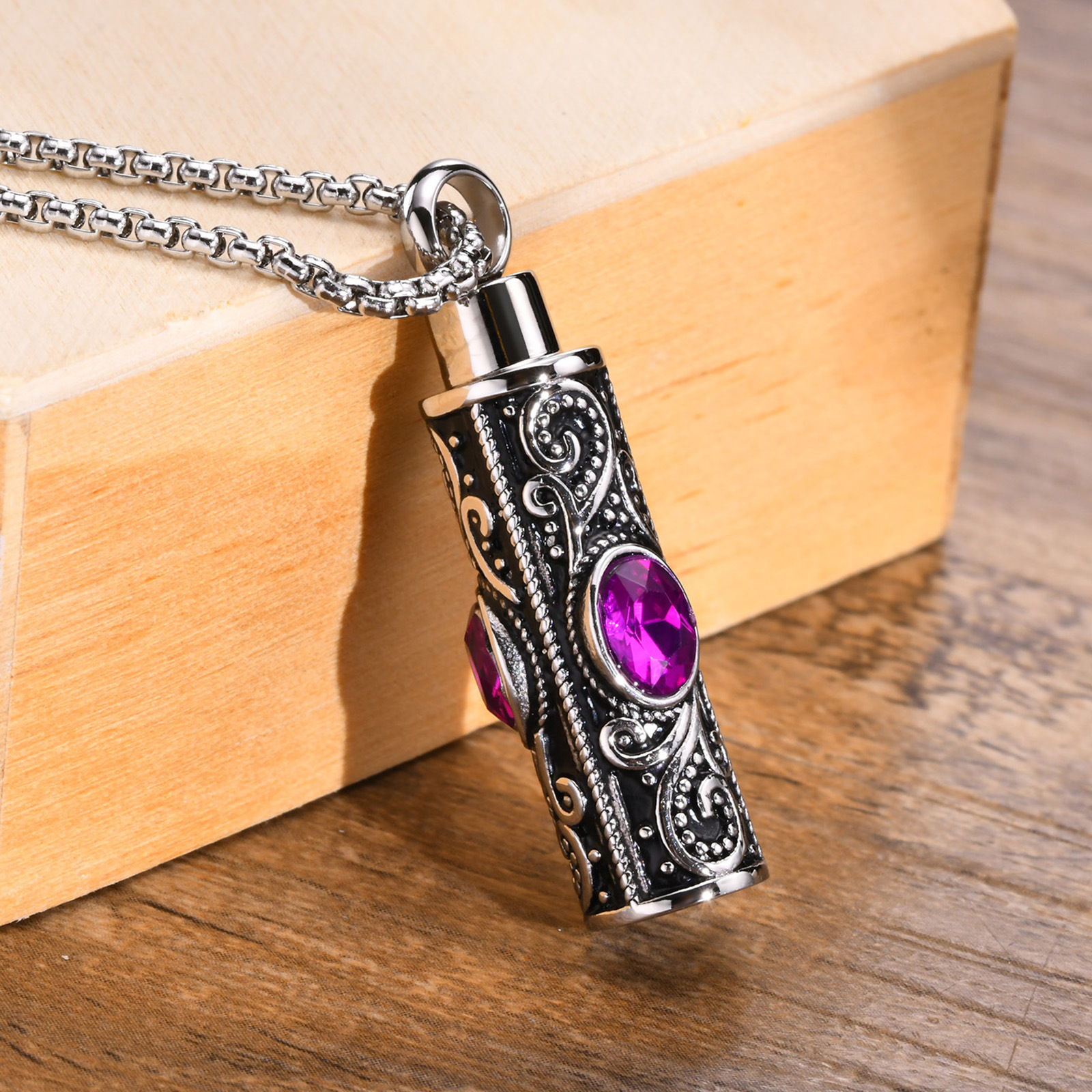 Purple pendant necklace