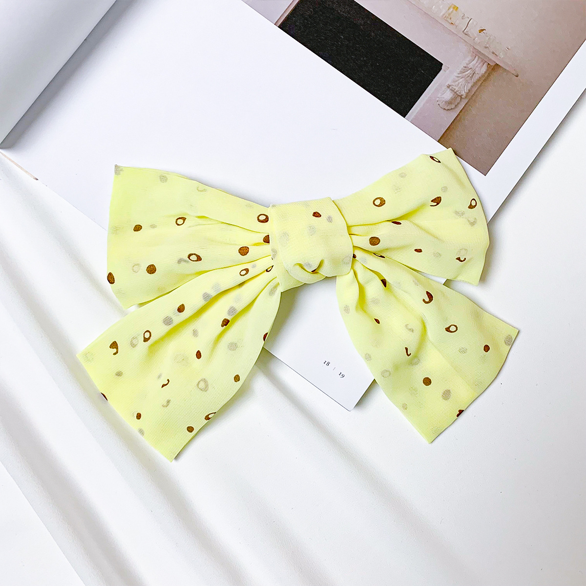 8:Yellow polka-dot spring clamp