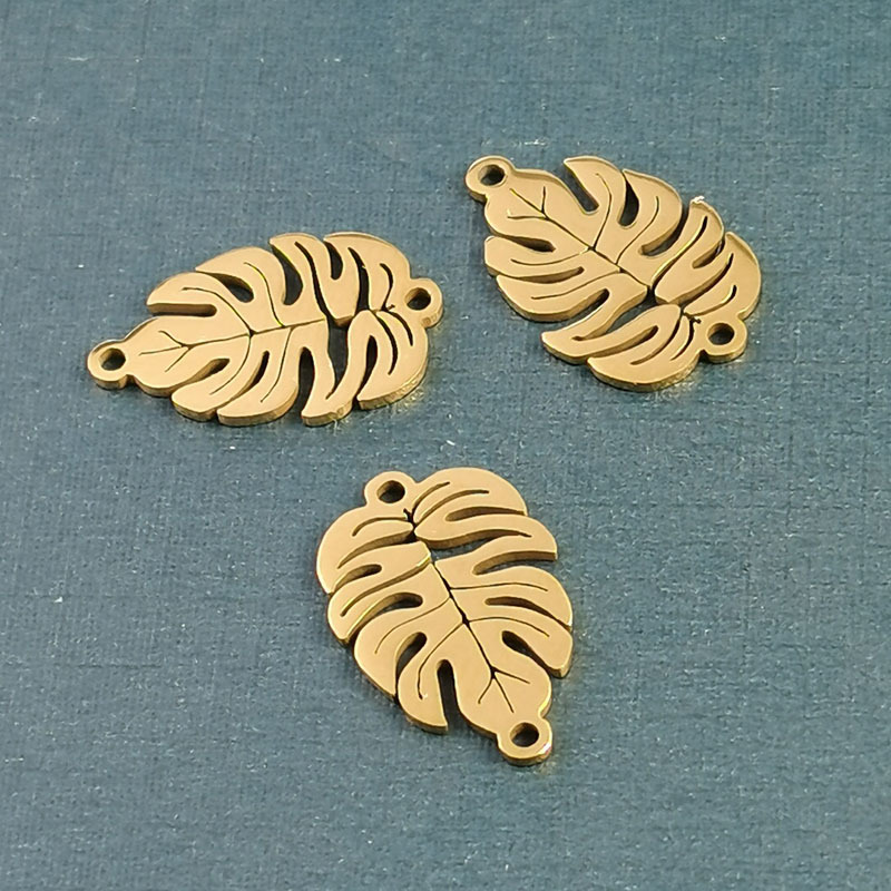 4:Gold pendant