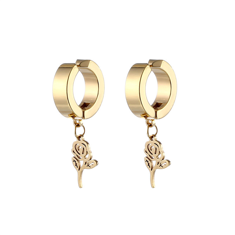 6:Gold ear clip