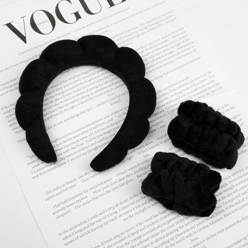 18:Towel velvet   Boutique wristband black