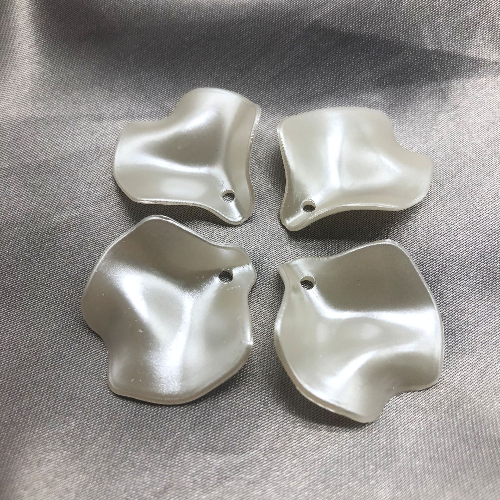 off white 15x16mm