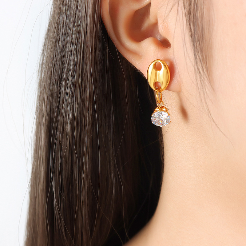 2:Golden earrings