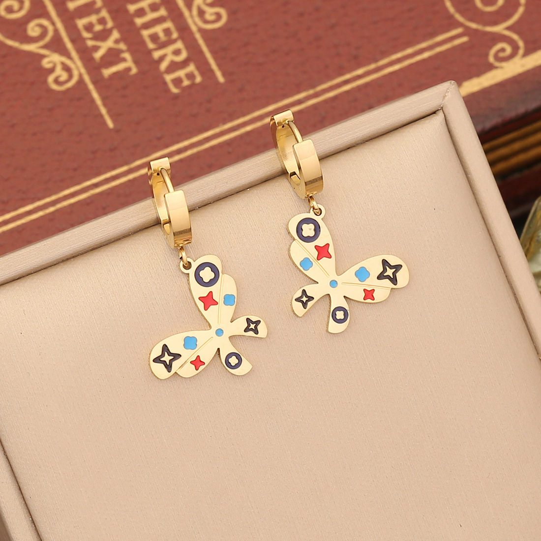 2:Earrings * 3 * 2CM