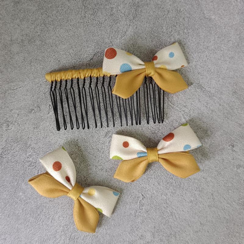 A set of hair combs