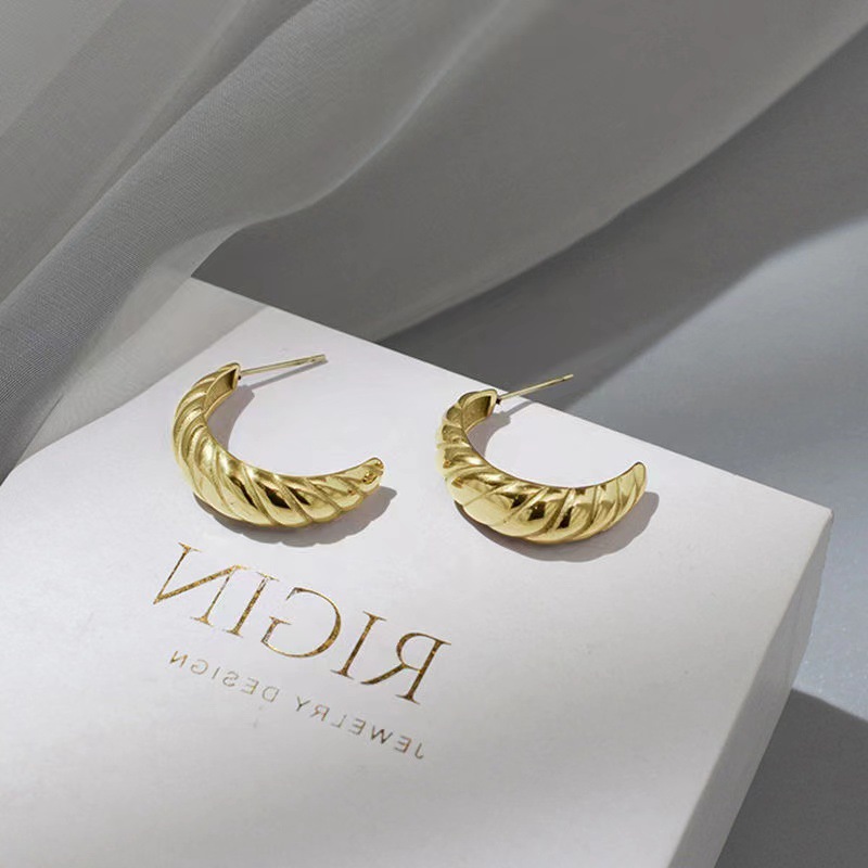 Horn stud gold